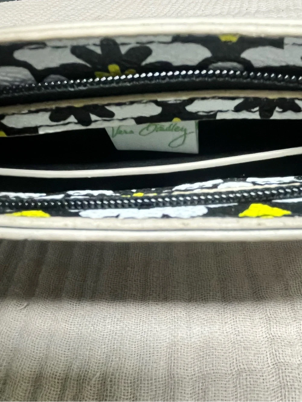 Vera Bradley compact vera